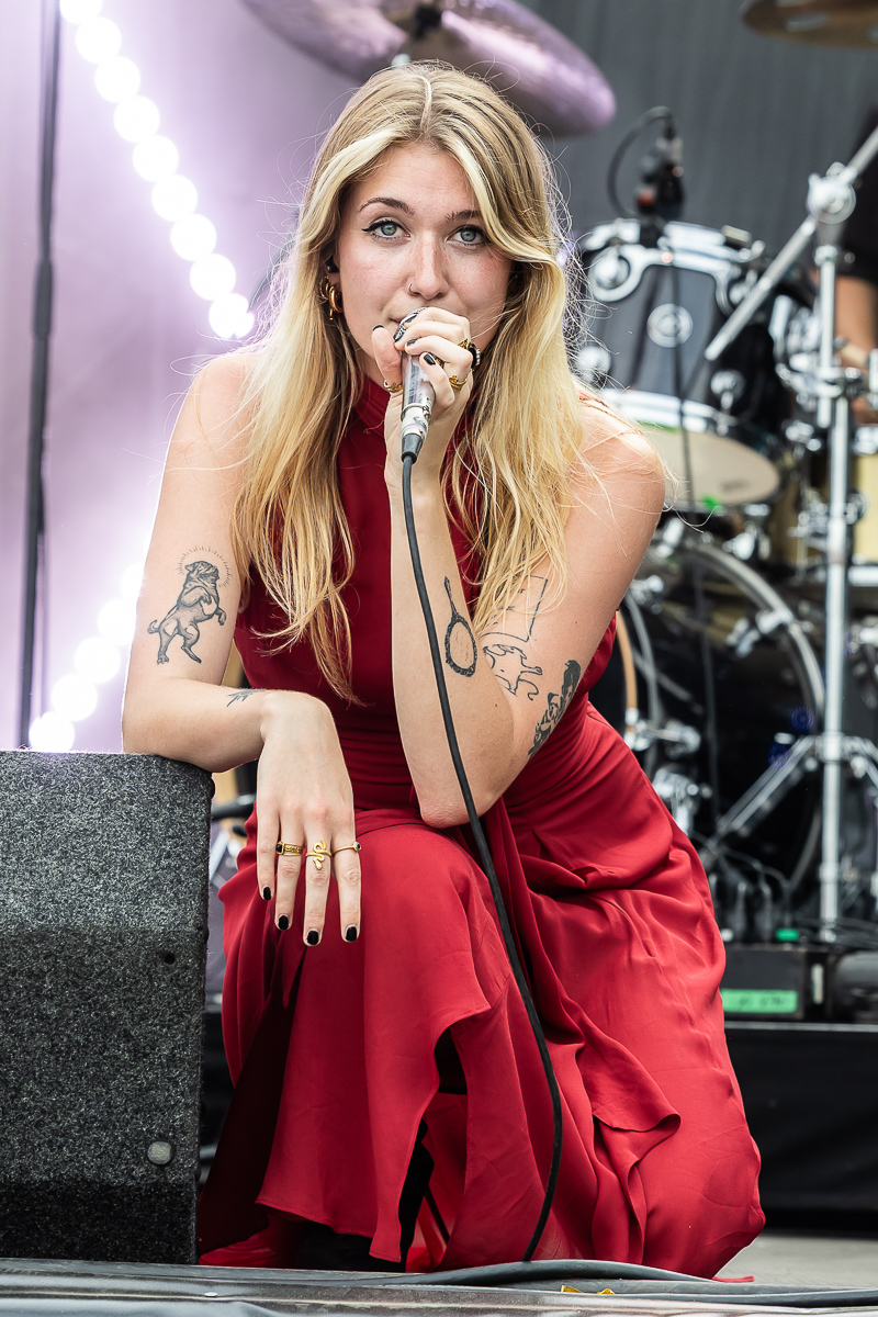 Jen @ Beach Festival Nieuwpoort 2025, picture 6, photographed by Marc Verdonck - FrontView Magazine
