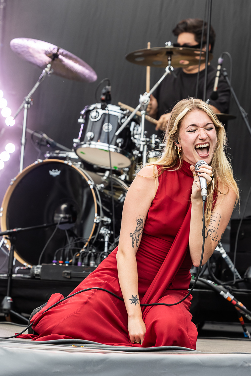 Jen @ Beach Festival Nieuwpoort 2025, picture 8, photographed by Marc Verdonck - FrontView Magazine
