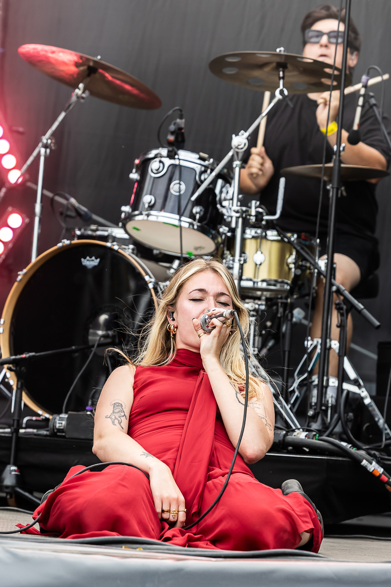 Jen @ Beach Festival Nieuwpoort 2025, picture 9, photographed by Marc Verdonck - FrontView Magazine