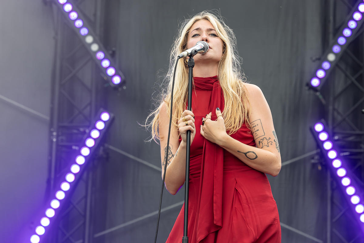 Jen @ Beach Festival Nieuwpoort 2025, picture 10, photographed by Marc Verdonck - FrontView Magazine