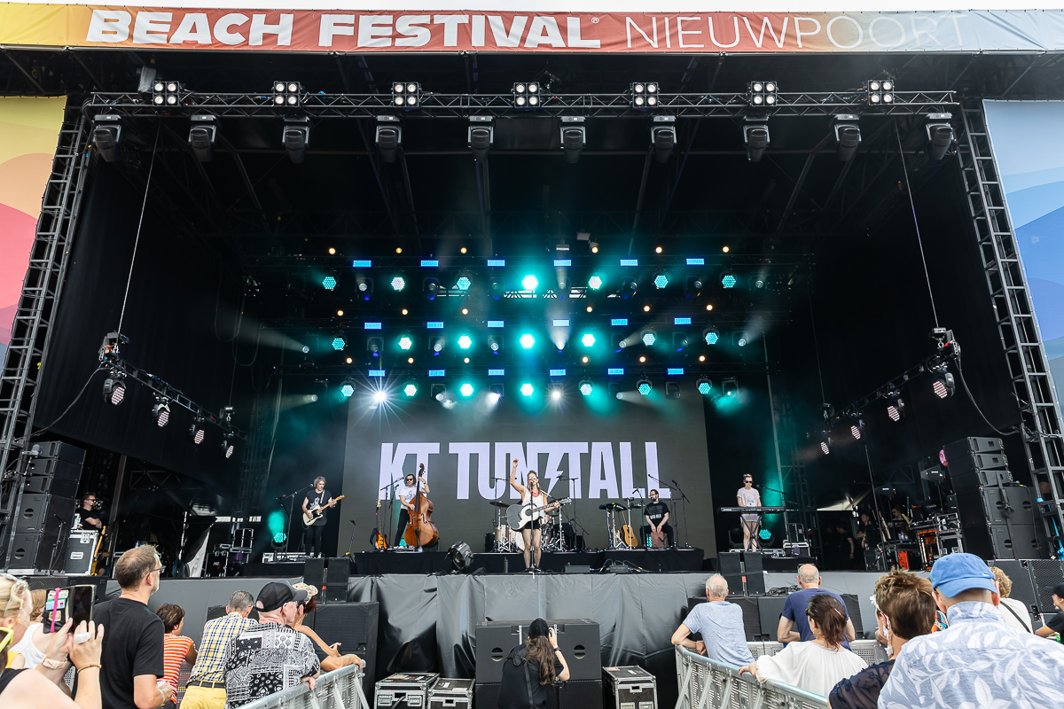 KT Tunstall @ Beach Festival Nieuwpoort 2025, picture 15, photographed by Marc Verdonck - FrontView Magazine
