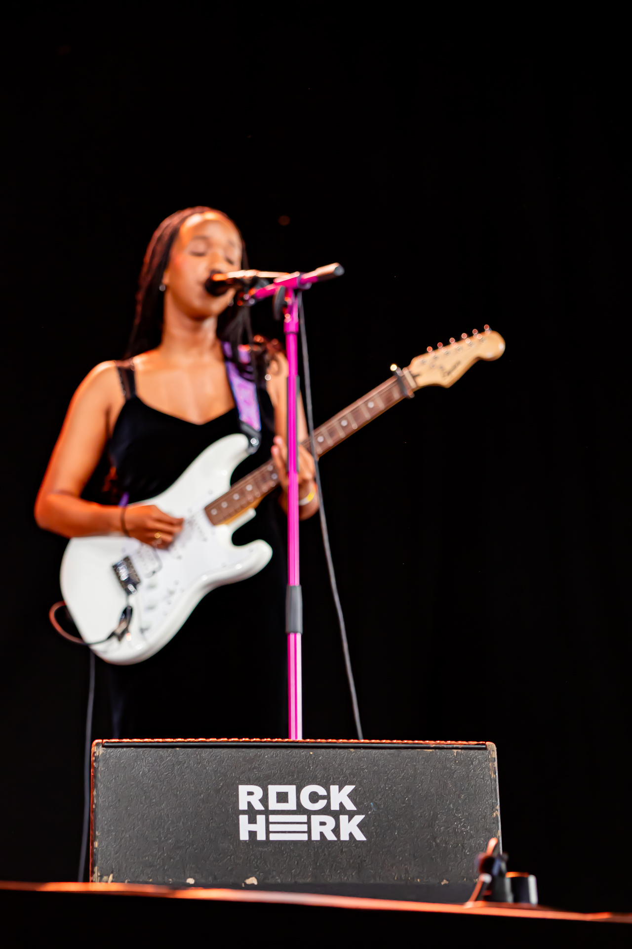 Uwase @ Rock Herk, picture 10, photographed by Leen Verlinden - FrontView Magazine