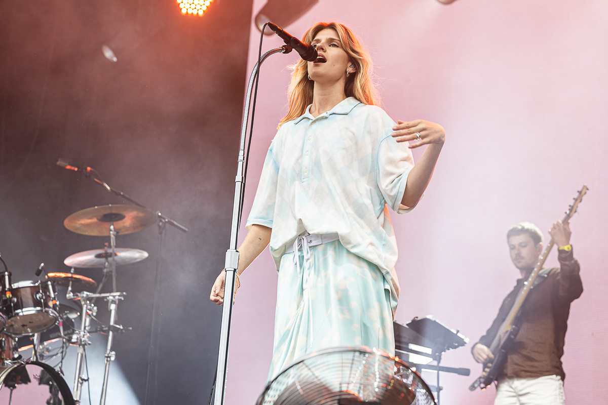 Emma Bale @ Beach Festival Nieuwpoort 2025, picture 1, photographed by Marc Verdonck - FrontView Magazine