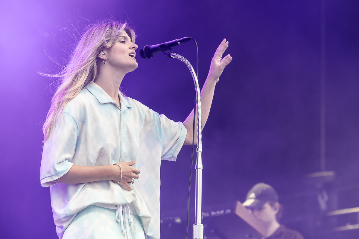 Emma Bale @ Beach Festival Nieuwpoort 2025, picture 6, photographed by Marc Verdonck - FrontView Magazine