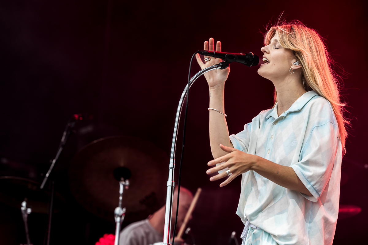 Emma Bale @ Beach Festival Nieuwpoort 2025, picture 14, photographed by Marc Verdonck - FrontView Magazine