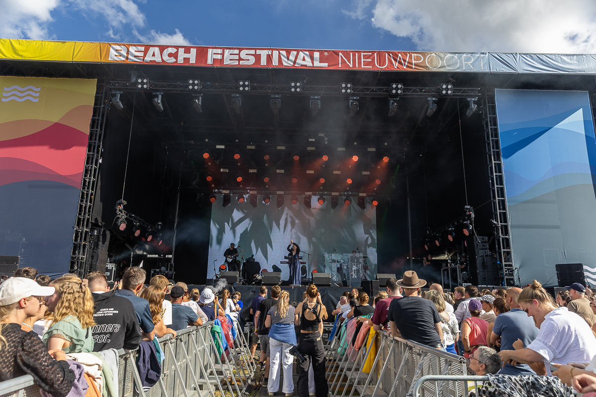 Natasha Bedingfield @ Beach Festival Nieuwpoort 2025, picture 15, photographed by Marc Verdonck - FrontView Magazine