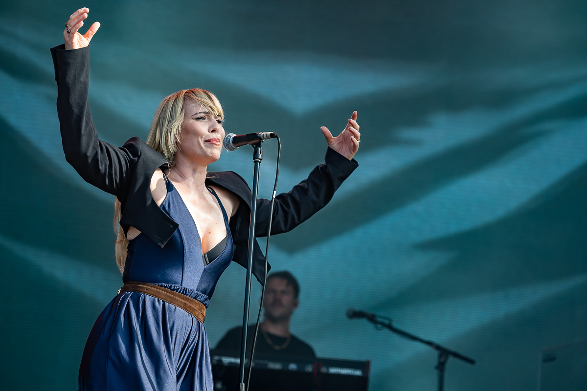 Natasha Bedingfield @ Beach Festival Nieuwpoort 2025, picture 23, photographed by Marc Verdonck - FrontView Magazine