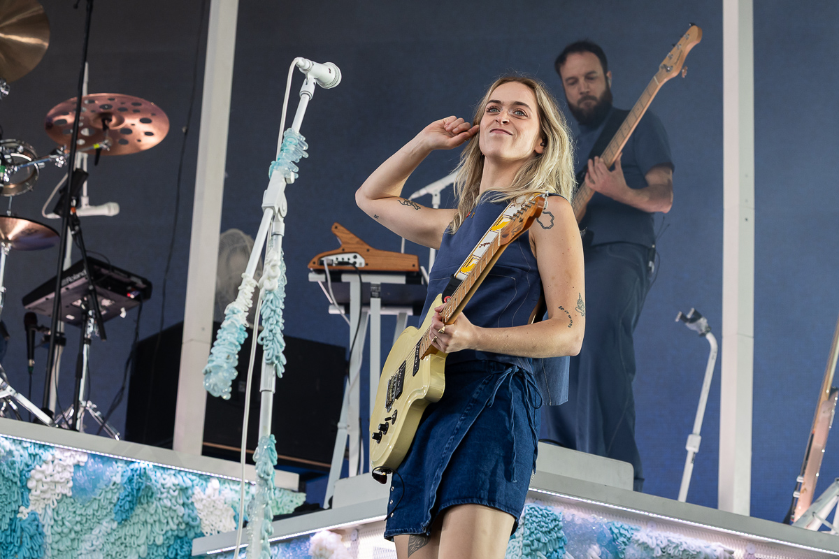 Pommelien Thijs @ Beach Festival Nieuwpoort 2025, picture 3, photographed by Marc Verdonck - FrontView Magazine