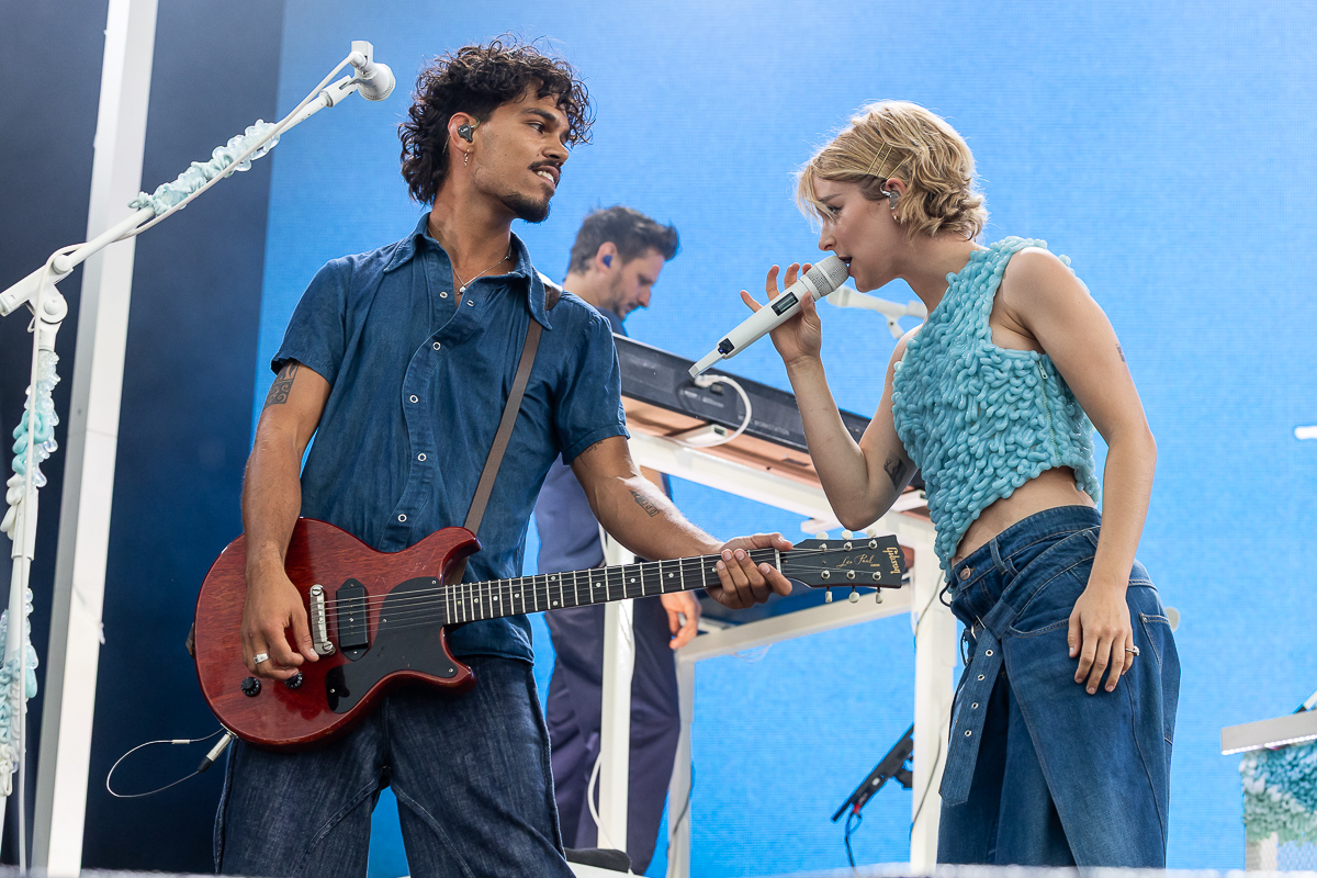Pommelien Thijs @ Beach Festival Nieuwpoort 2025, picture 11, photographed by Marc Verdonck - FrontView Magazine