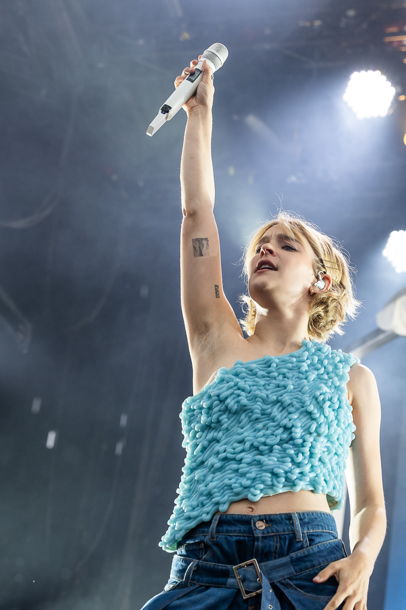 Pommelien Thijs @ Beach Festival Nieuwpoort 2025, picture 15, photographed by Marc Verdonck - FrontView Magazine