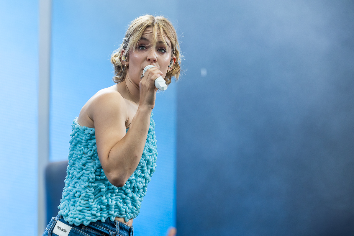 Pommelien Thijs @ Beach Festival Nieuwpoort 2025, picture 20, photographed by Marc Verdonck - FrontView Magazine