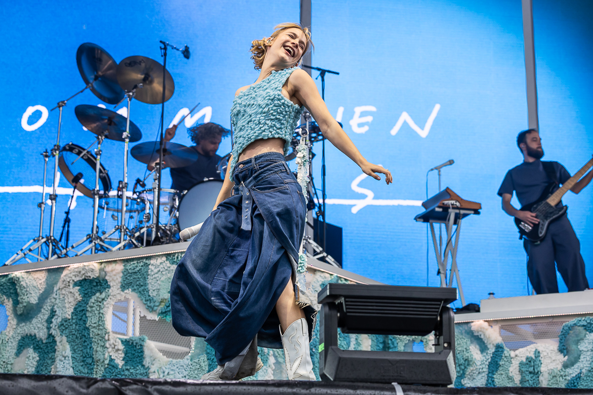 Pommelien Thijs @ Beach Festival Nieuwpoort 2025, picture 21, photographed by Marc Verdonck - FrontView Magazine