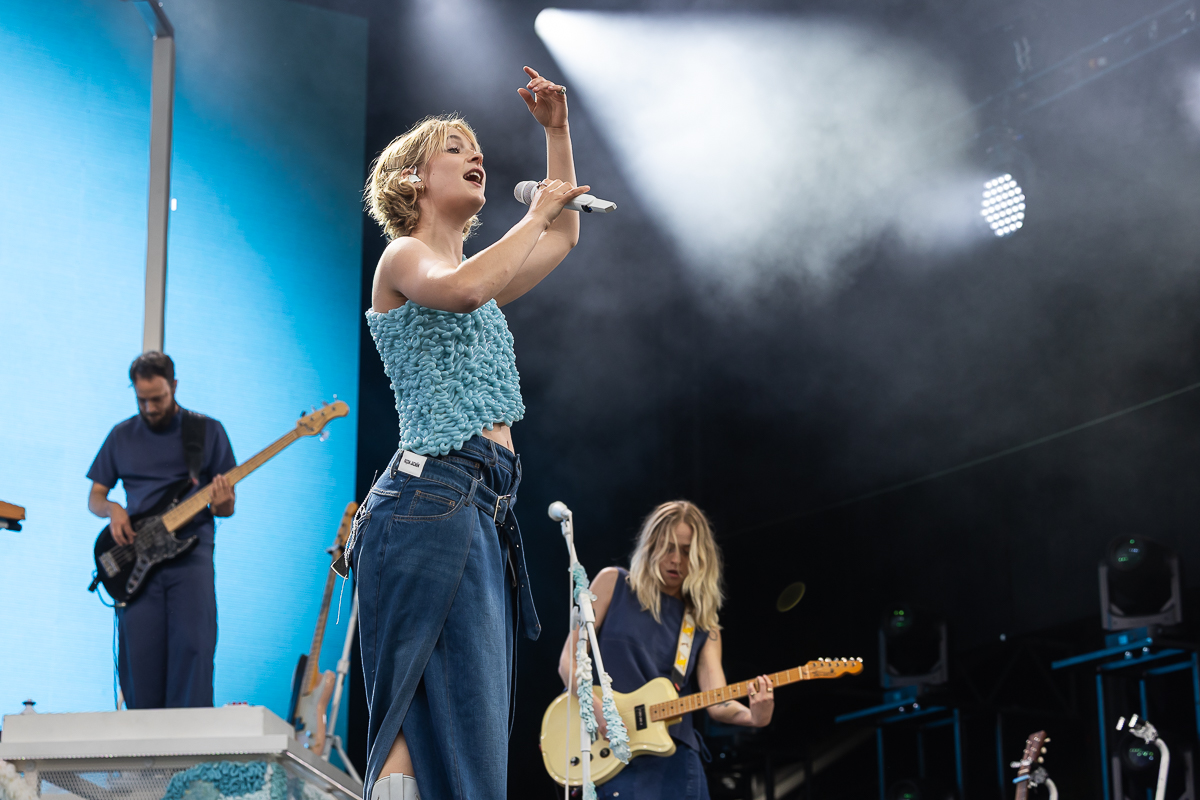 Pommelien Thijs @ Beach Festival Nieuwpoort 2025, picture 29, photographed by Marc Verdonck - FrontView Magazine