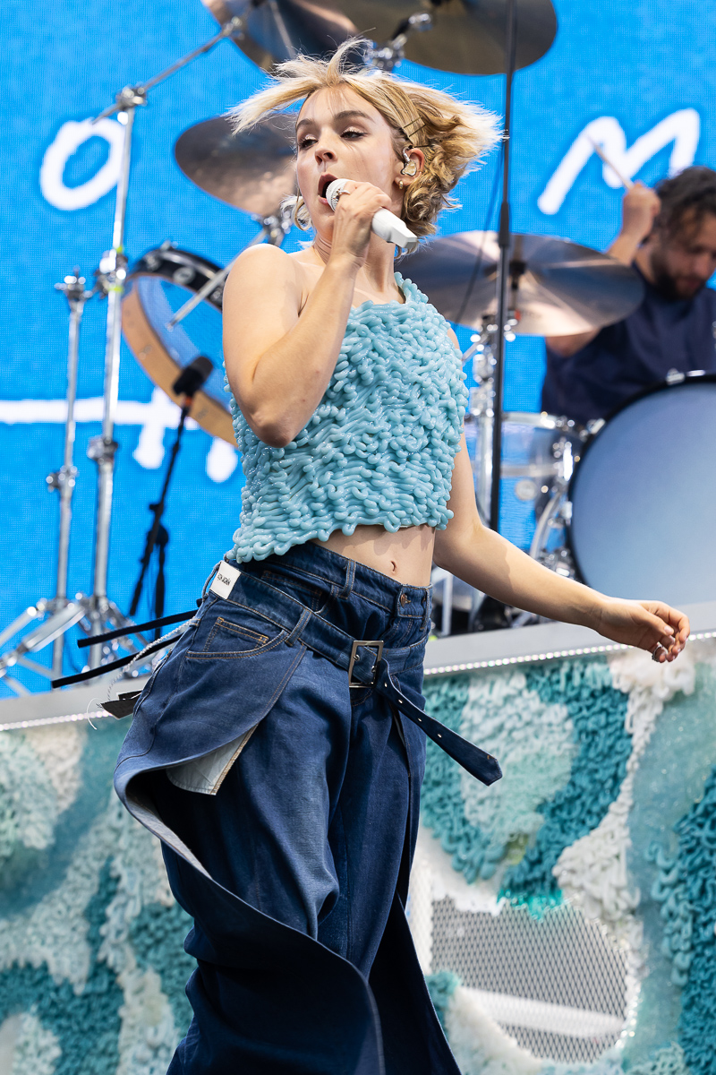 Pommelien Thijs @ Beach Festival Nieuwpoort 2025, picture 30, photographed by Marc Verdonck - FrontView Magazine