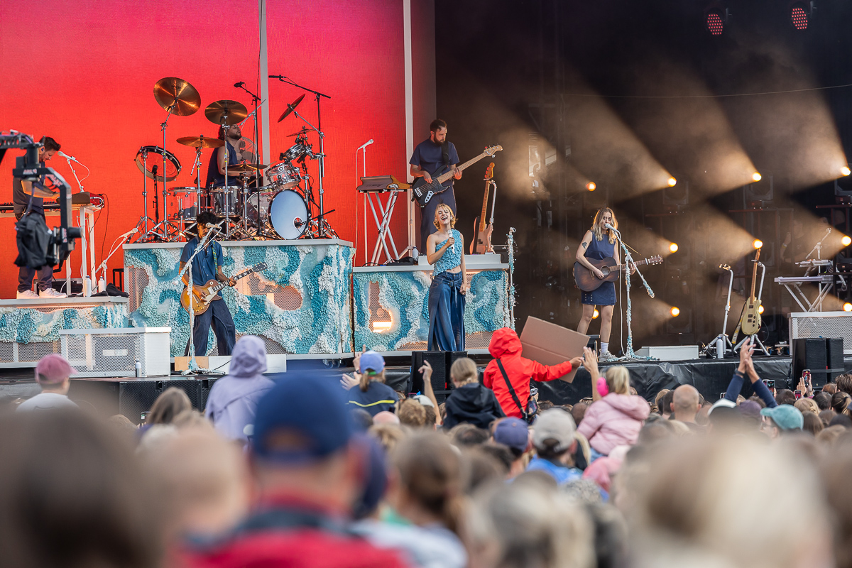 Pommelien Thijs @ Beach Festival Nieuwpoort 2025, picture 38, photographed by Marc Verdonck - FrontView Magazine