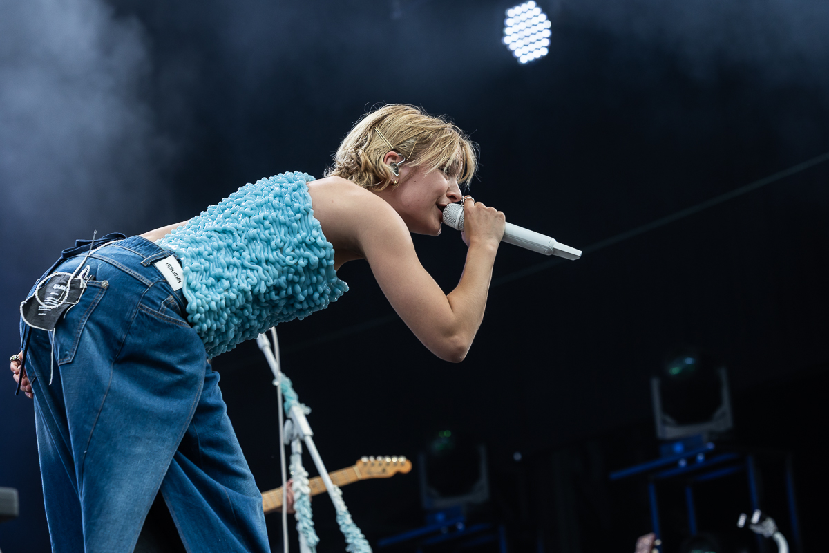 Pommelien Thijs @ Beach Festival Nieuwpoort 2025, picture 42, photographed by Marc Verdonck - FrontView Magazine
