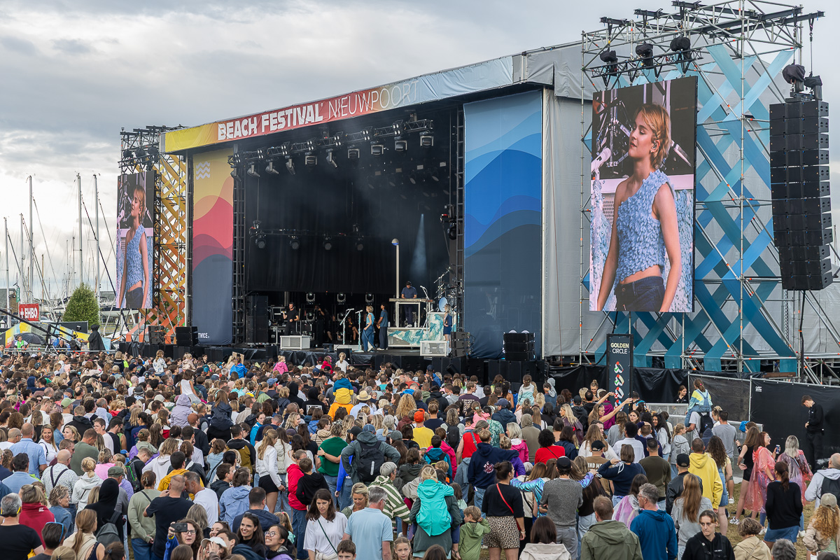 Pommelien Thijs @ Beach Festival Nieuwpoort 2025, picture 45, photographed by Marc Verdonck - FrontView Magazine