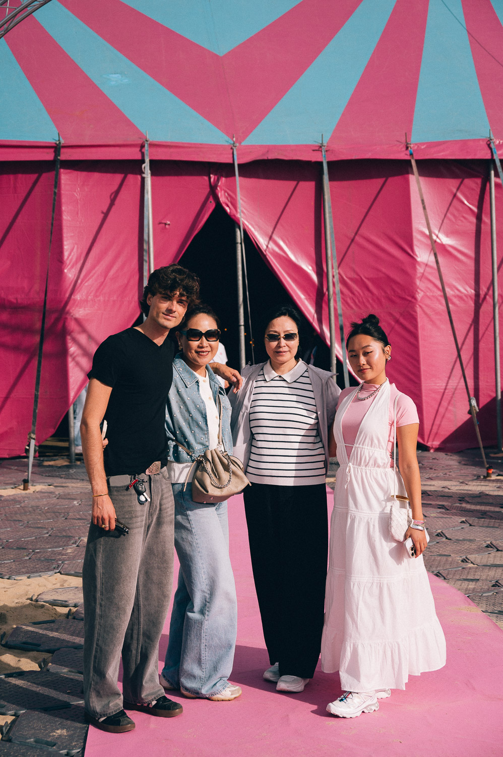 Circus Camille @ Klein Strand Oostende, picture 35, photographed by Sylvie De Meyer - FrontView Magazine
