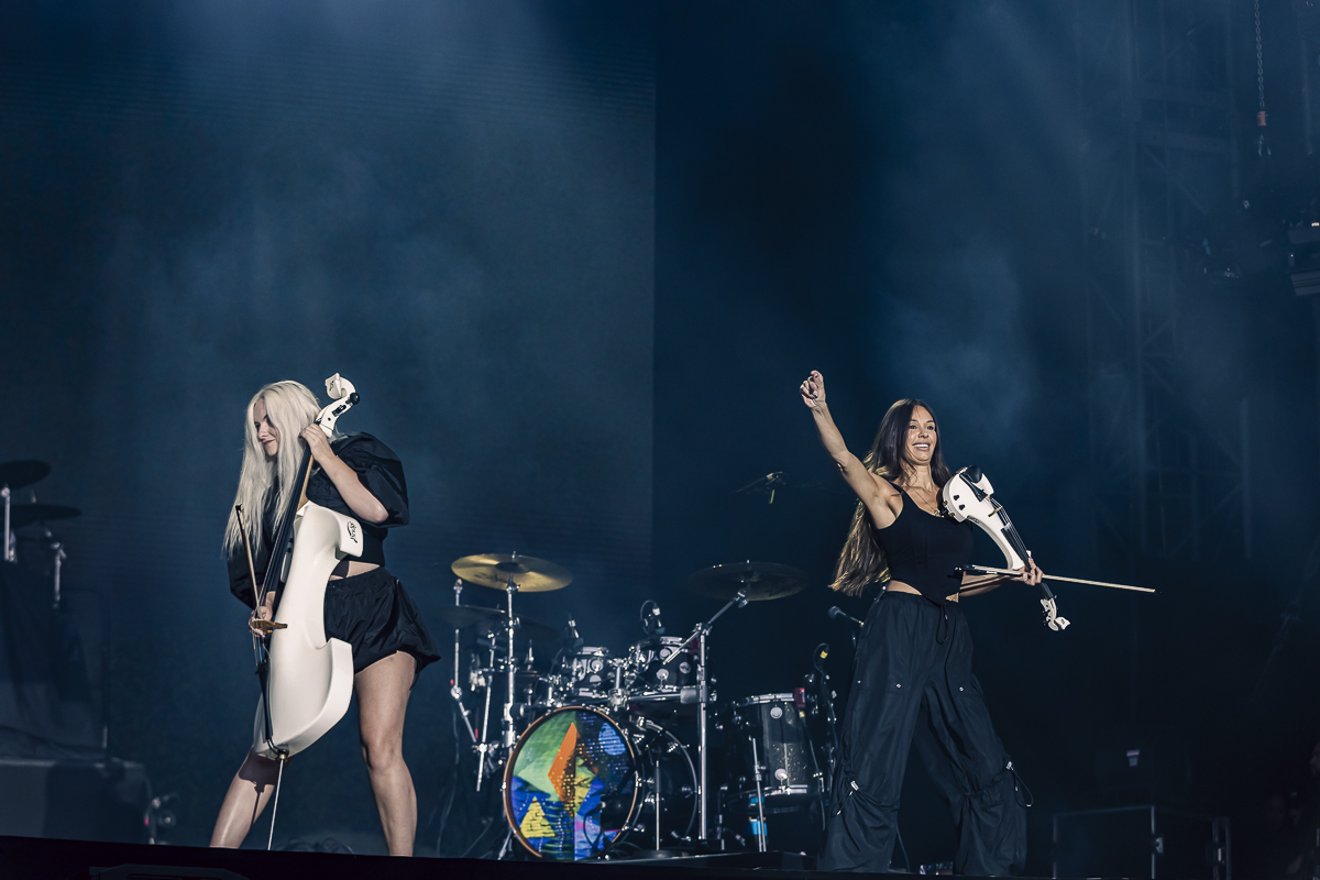 Clean Bandit @ Lokerse Feesten, foto 1, foto's door Peter Smet - FrontView Magazine