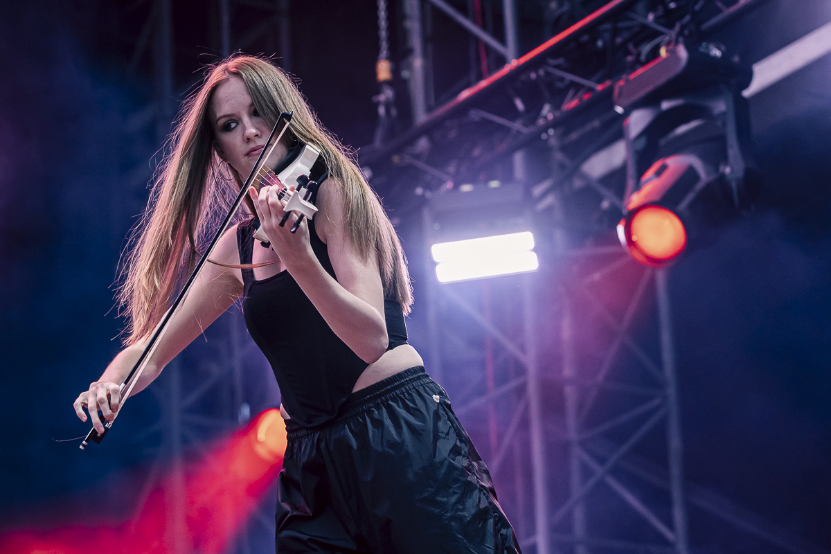 Clean Bandit @ Lokerse Feesten, foto 2, foto's door Peter Smet - FrontView Magazine