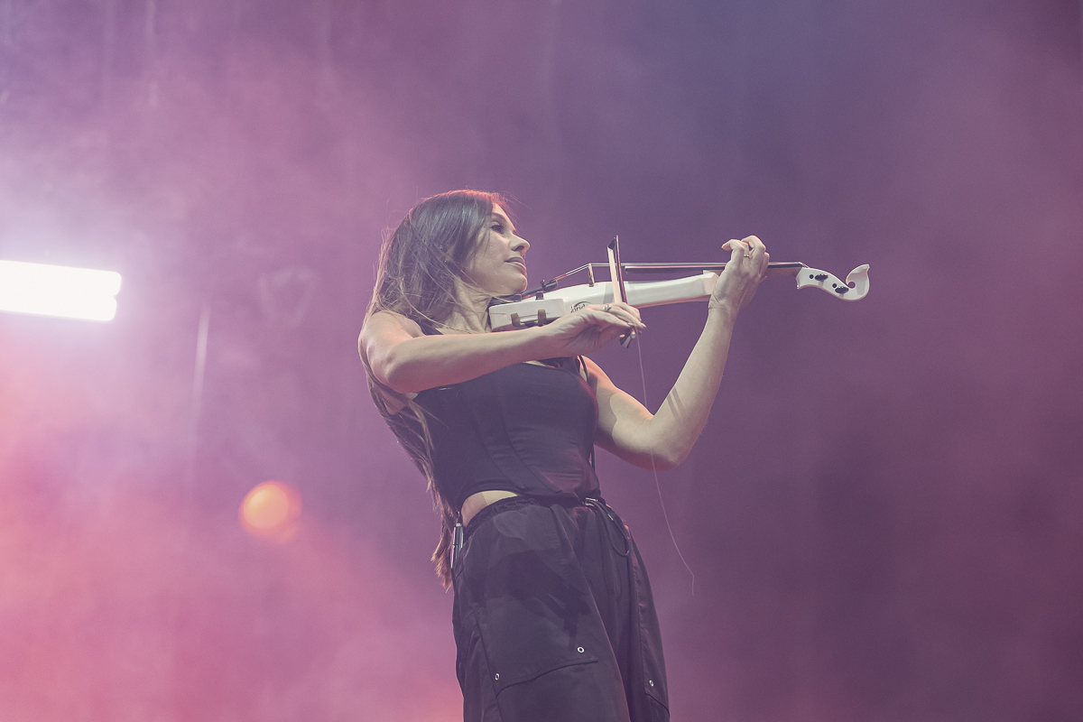 Clean Bandit @ Lokerse Feesten, foto 3, foto's door Peter Smet - FrontView Magazine
