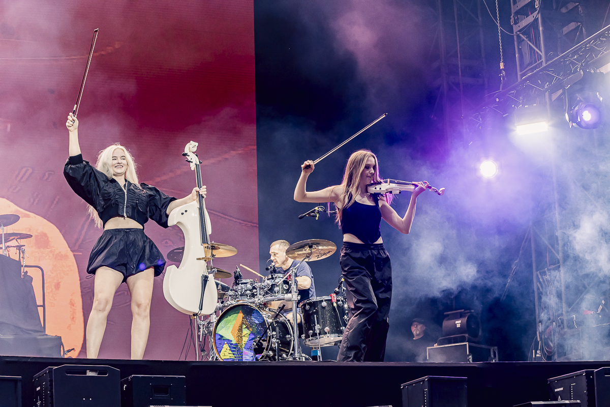 Clean Bandit @ Lokerse Feesten, foto 14, foto's door Peter Smet - FrontView Magazine