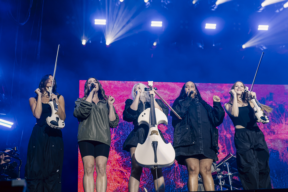 Clean Bandit @ Lokerse Feesten, foto 18, foto's door Peter Smet - FrontView Magazine