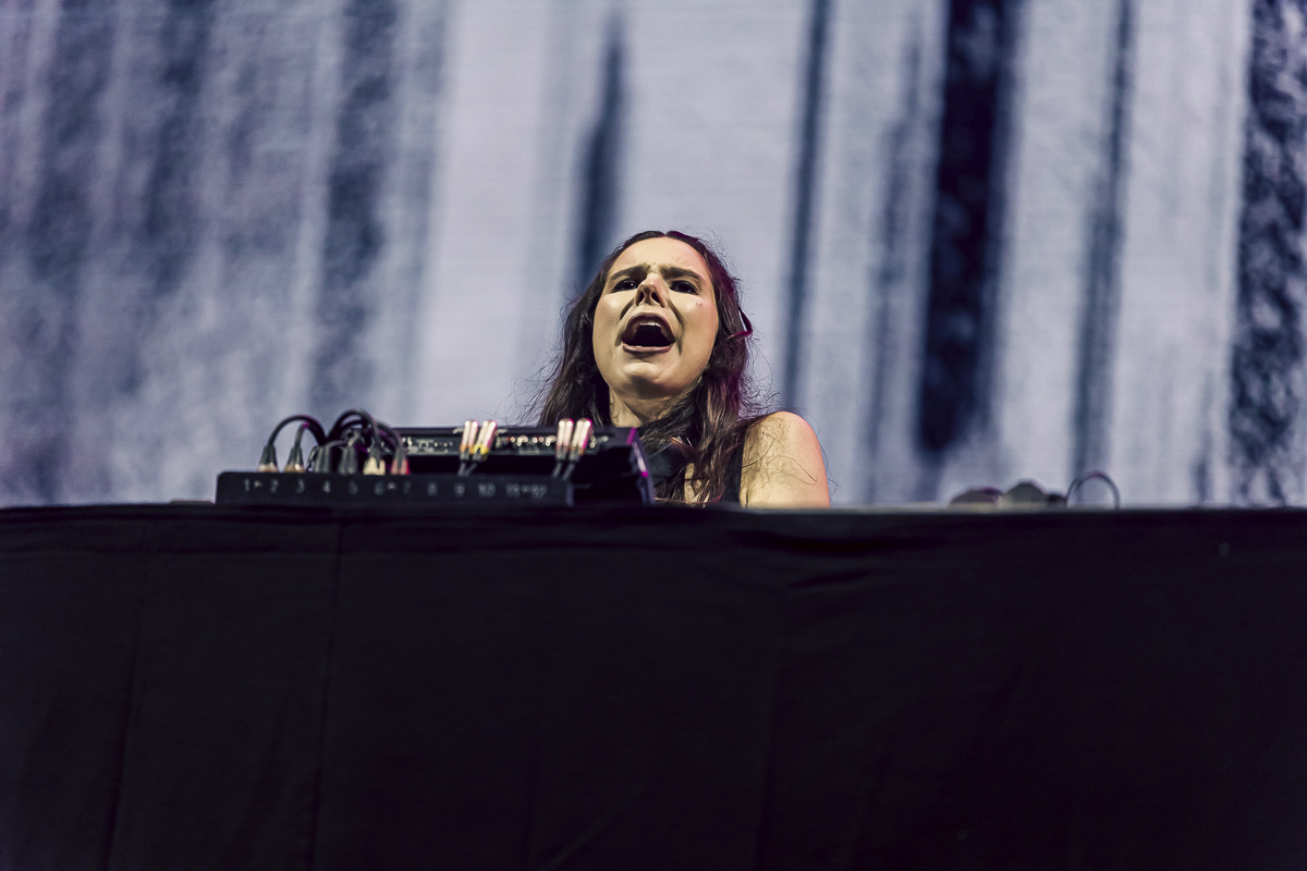 Amber Broos @ Lokerse Feesten, picture 3, photographed by Peter Smet - FrontView Magazine