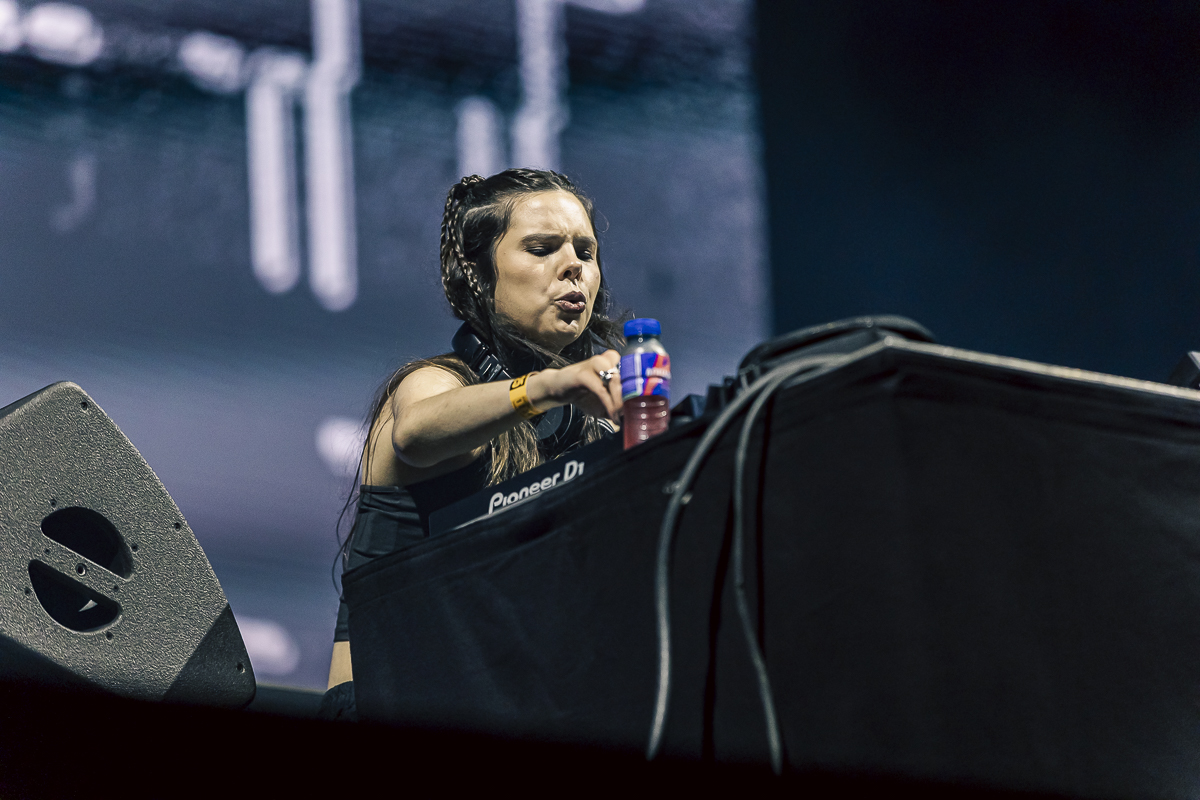 Amber Broos @ Lokerse Feesten, picture 6, photographed by Peter Smet - FrontView Magazine