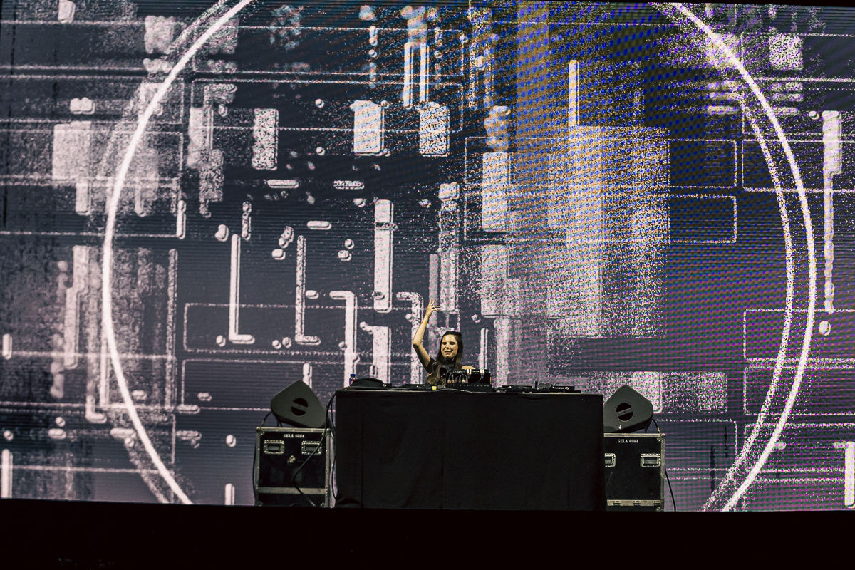 Amber Broos @ Lokerse Feesten, picture 7, photographed by Peter Smet - FrontView Magazine