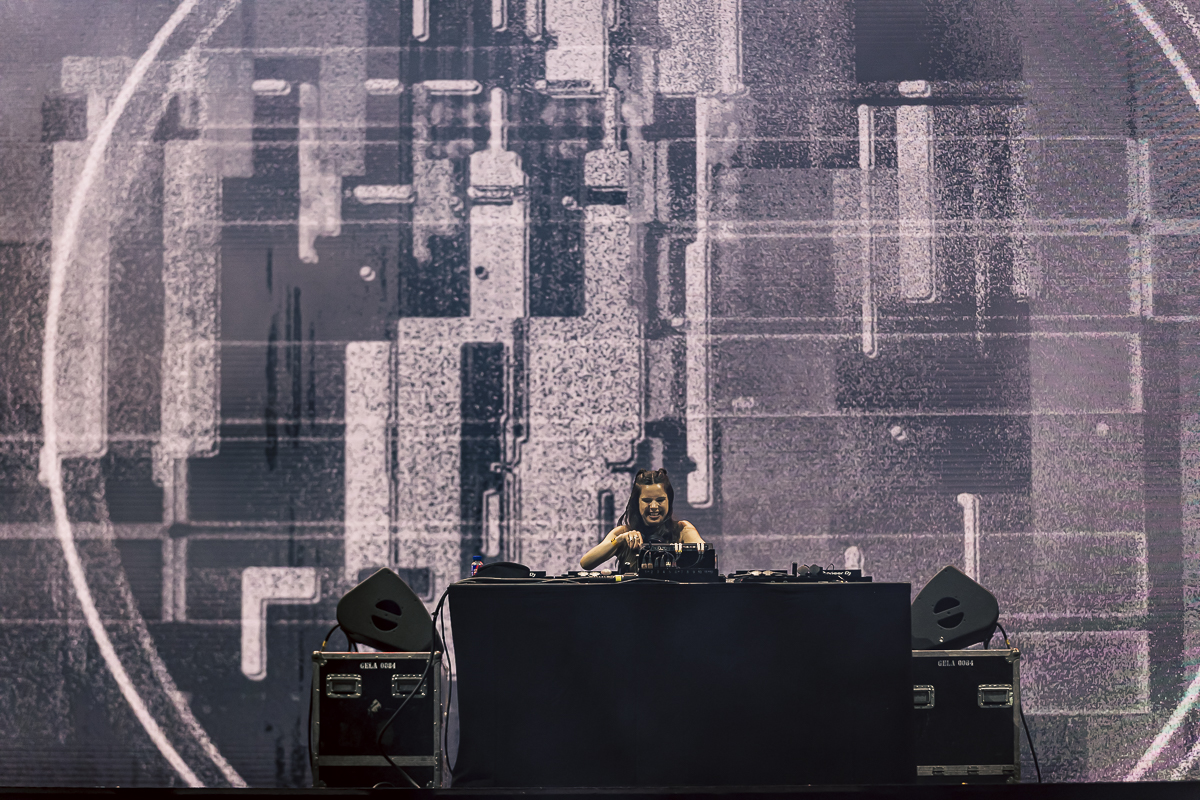 Amber Broos @ Lokerse Feesten, picture 9, photographed by Peter Smet - FrontView Magazine