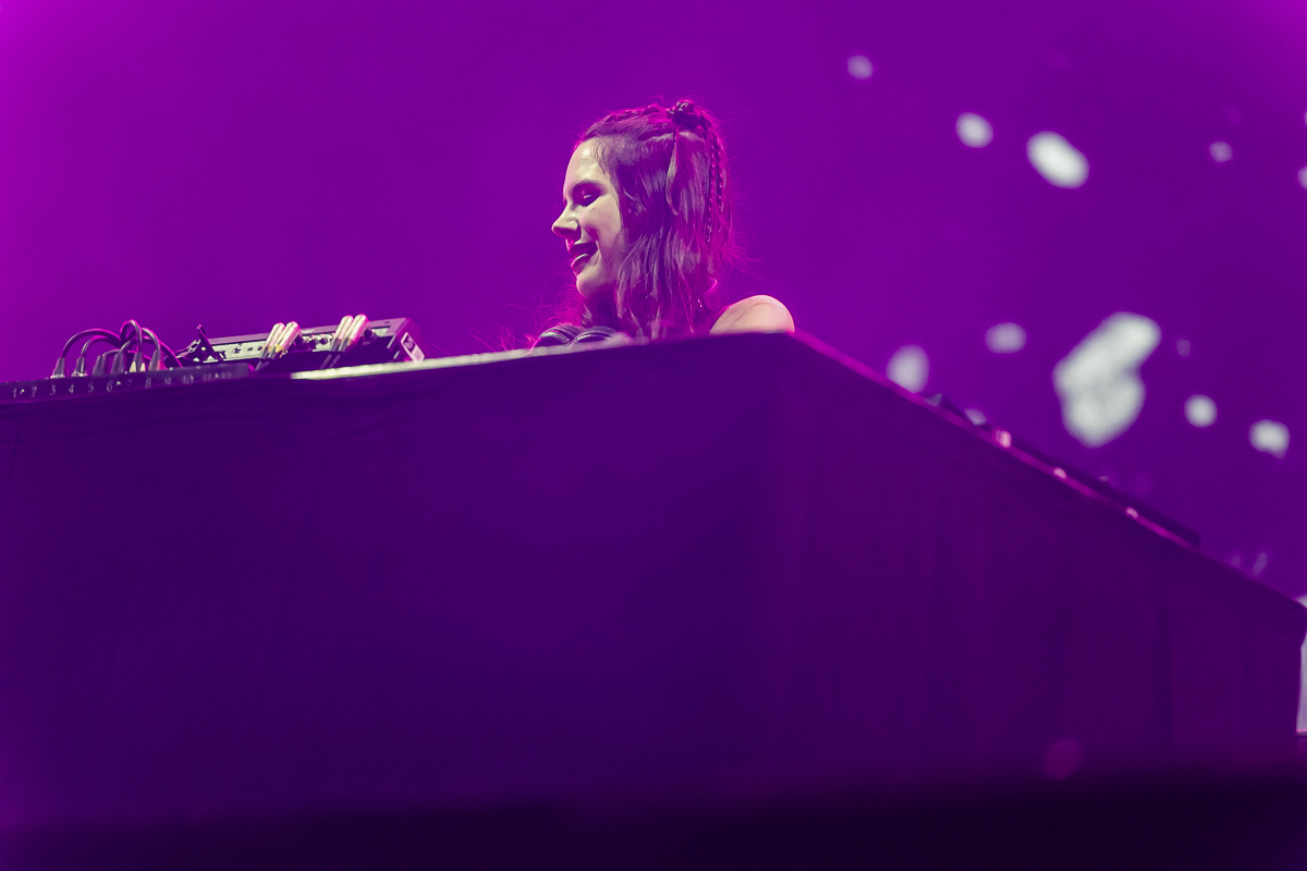 Amber Broos @ Lokerse Feesten, picture 14, photographed by Peter Smet - FrontView Magazine
