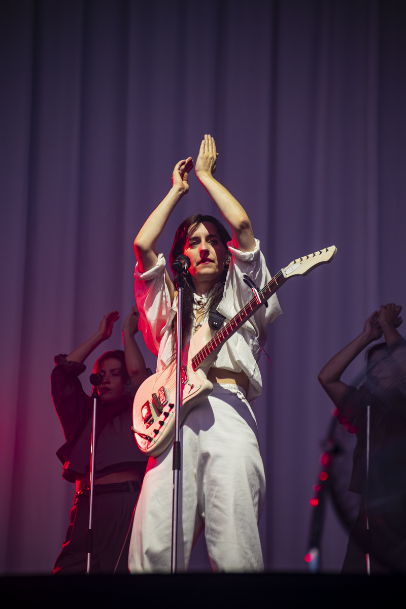 Eefje De Visser @ Lokerse Feesten, picture 2, photographed by Bart Janssens - FrontView Magazine