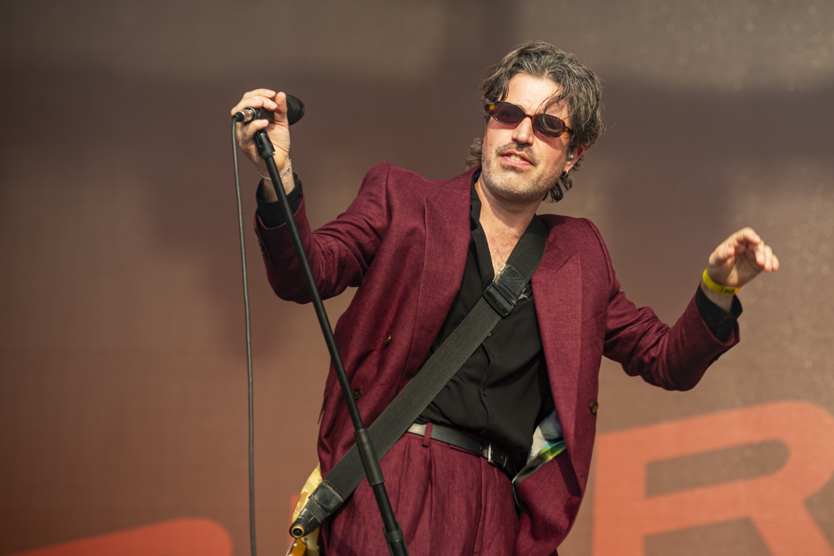 J. Bernardt @ Lokerse Feesten, picture 1, photographed by Bart Janssens - FrontView Magazine