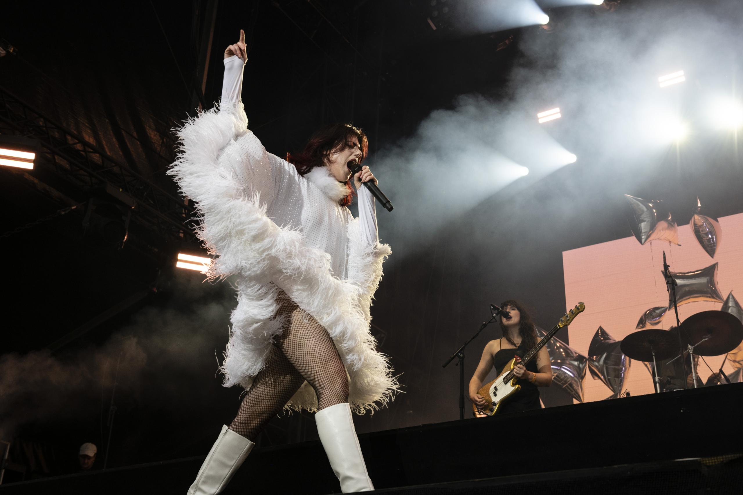 Silvie Kreusch @ Lokerse Feesten, picture 4, photographed by Sandra Van Watermeulen - FrontView Magazine