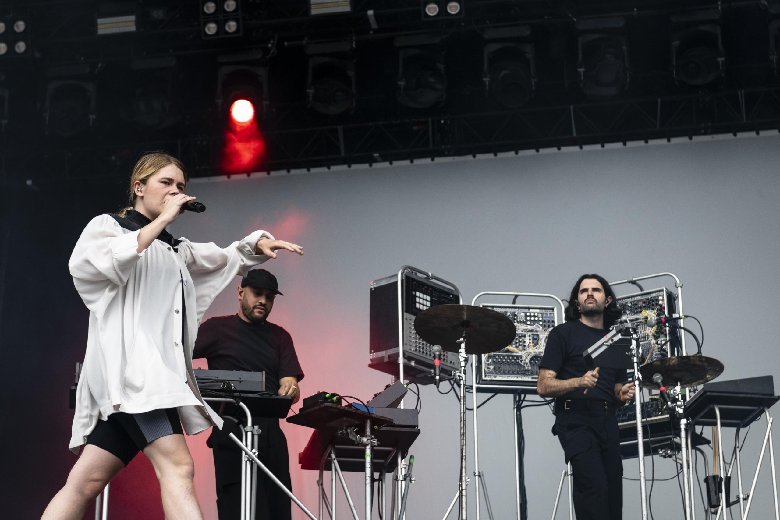 Zaho De Sagazan @ Lokerse Feesten, picture 1, photographed by Sandra Van Watermeulen - FrontView Magazine