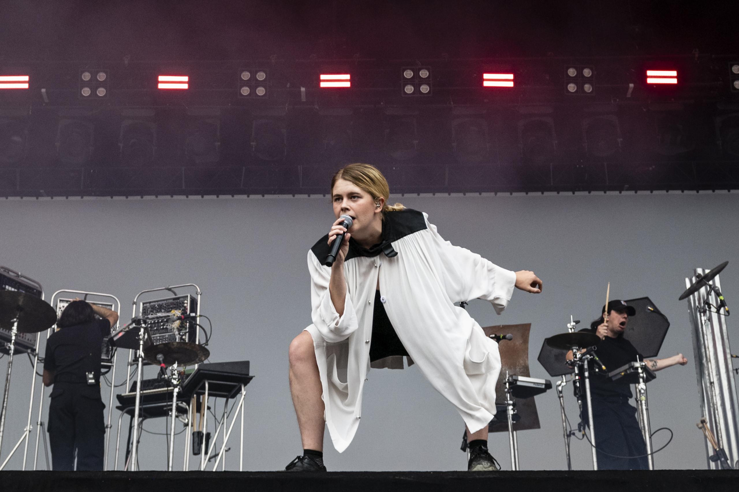 Zaho De Sagazan @ Lokerse Feesten, picture 6, photographed by Sandra Van Watermeulen - FrontView Magazine