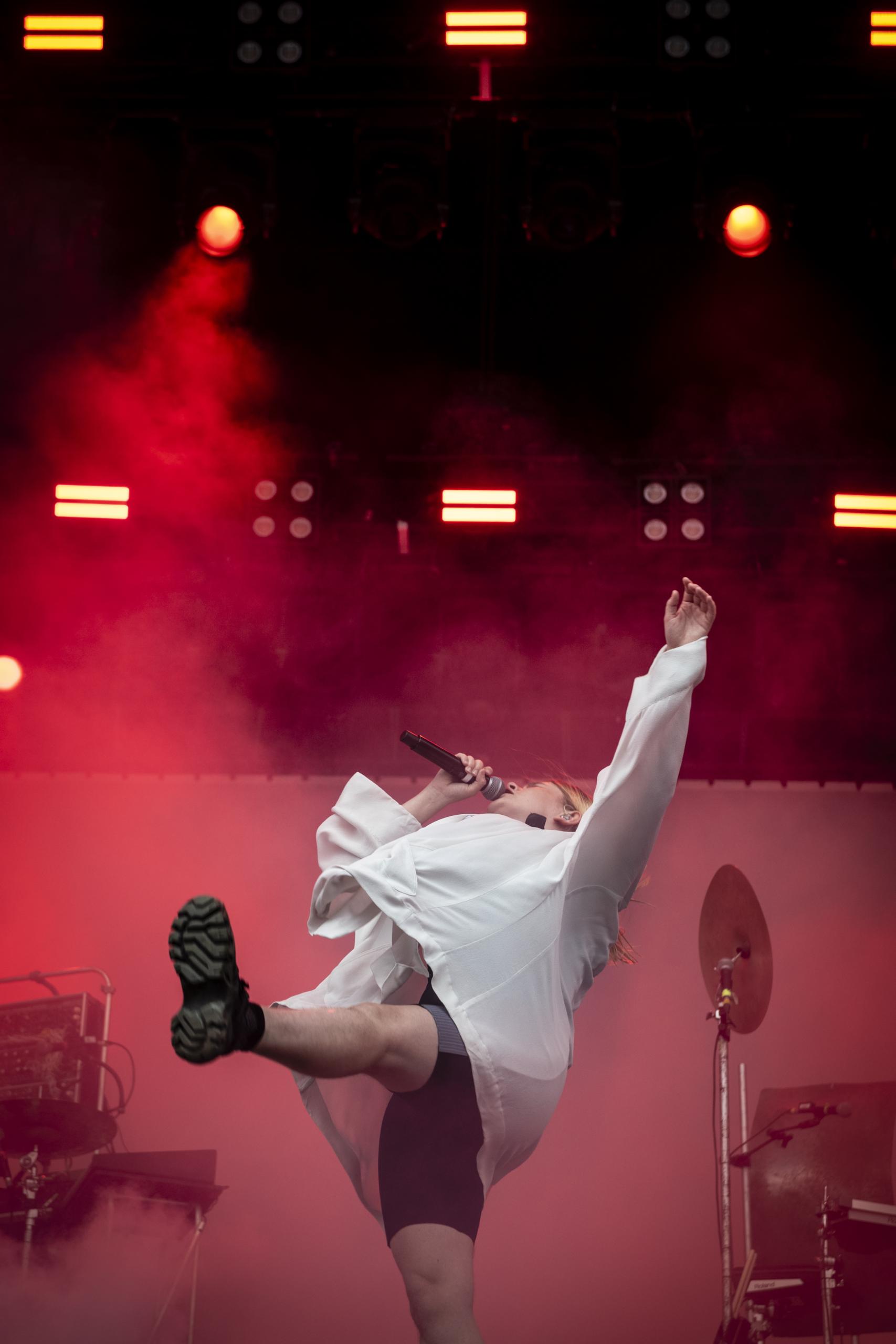 Zaho De Sagazan @ Lokerse Feesten, picture 9, photographed by Sandra Van Watermeulen - FrontView Magazine