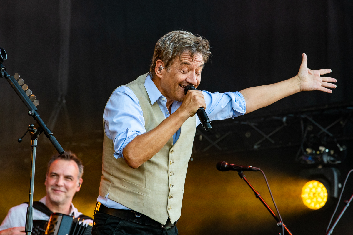 Bart Peeters & De Ideale Mannen @ Bastion Festival, picture 1, photographed by Anoek Houben - FrontView Magazine