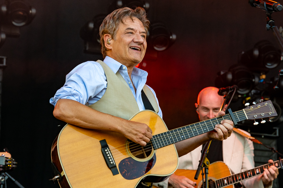 Bart Peeters & De Ideale Mannen @ Bastion Festival, picture 5, photographed by Anoek Houben - FrontView Magazine