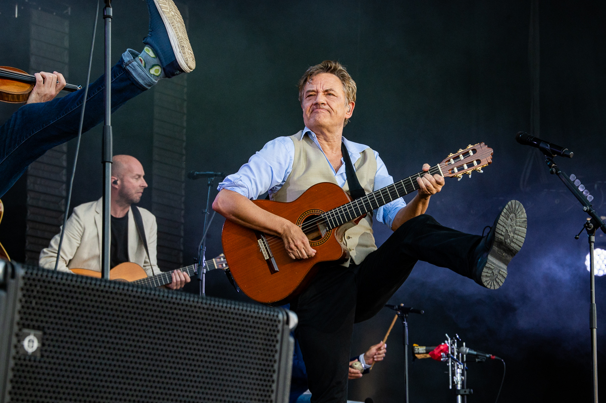 Bart Peeters & De Ideale Mannen @ Bastion Festival, picture 11, photographed by Anoek Houben - FrontView Magazine