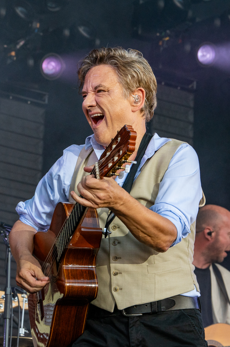 Bart Peeters & De Ideale Mannen @ Bastion Festival, picture 13, photographed by Anoek Houben - FrontView Magazine