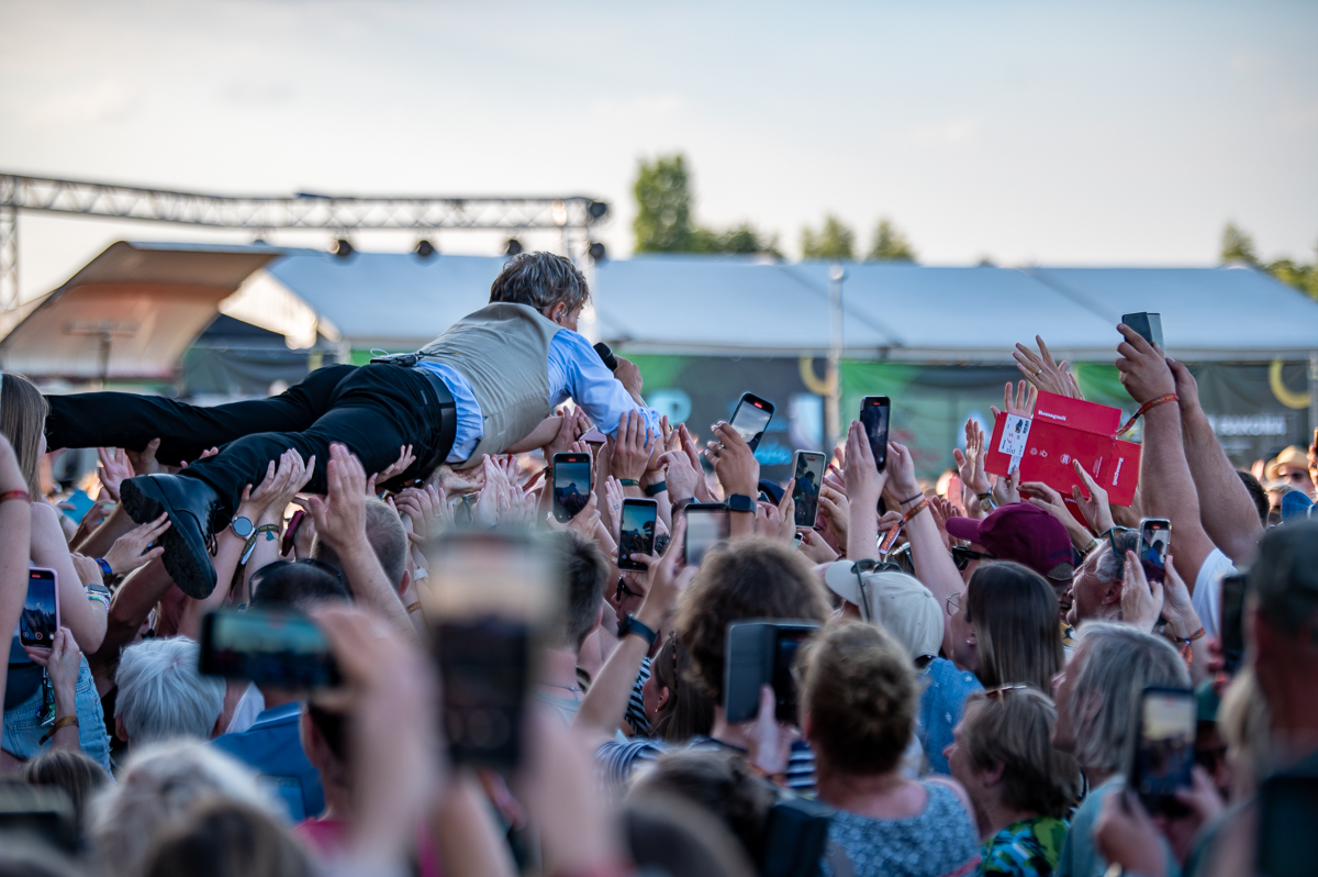 Bart Peeters & De Ideale Mannen @ Bastion Festival, picture 16, photographed by Anoek Houben - FrontView Magazine
