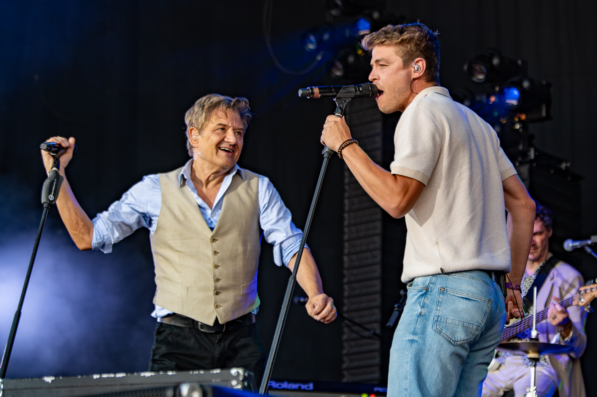 Bart Peeters & De Ideale Mannen @ Bastion Festival, picture 18, photographed by Anoek Houben - FrontView Magazine