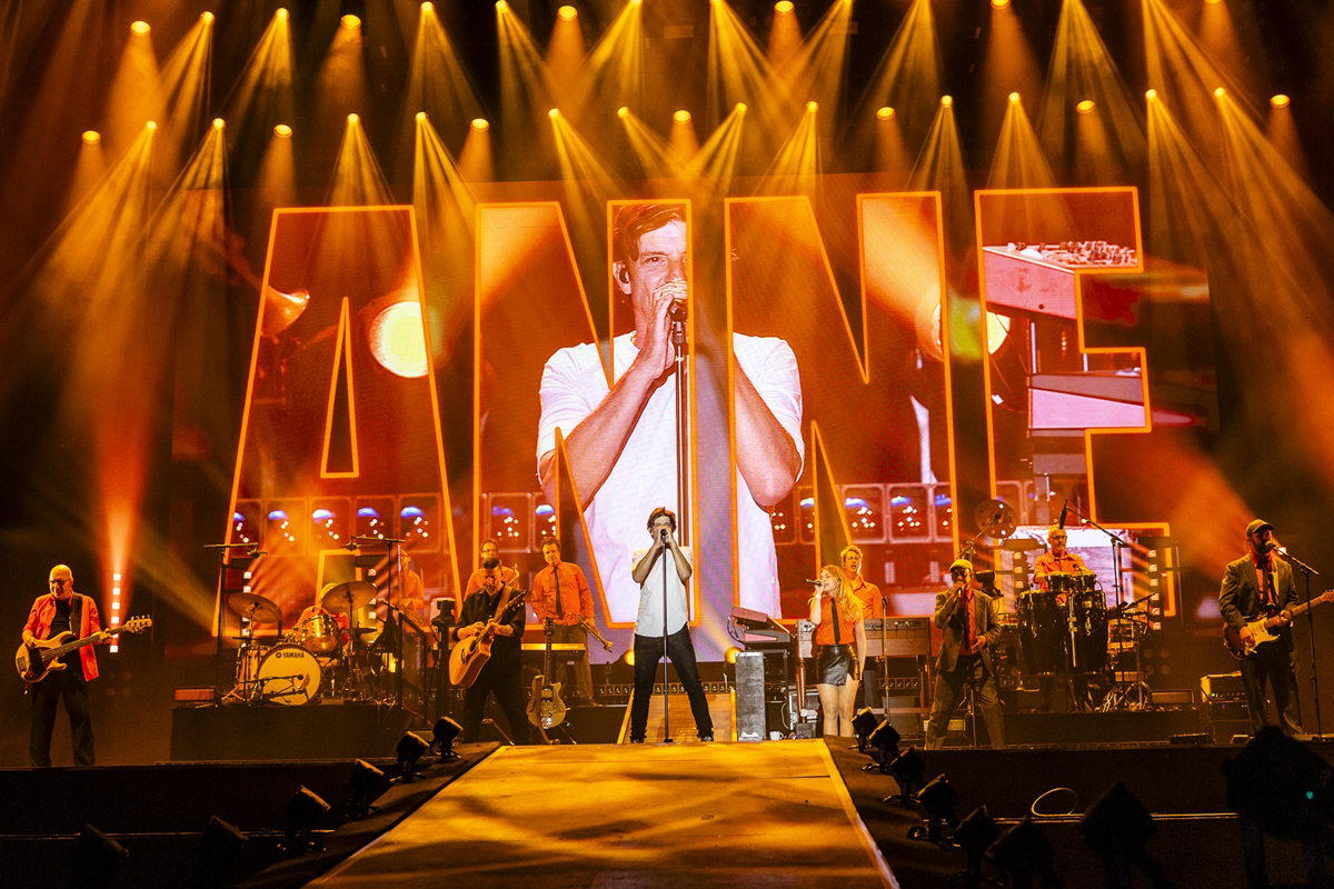 Clouseau @ Lokerse Feesten, picture 3, photographed by Edwin Houdevelt - FrontView Magazine