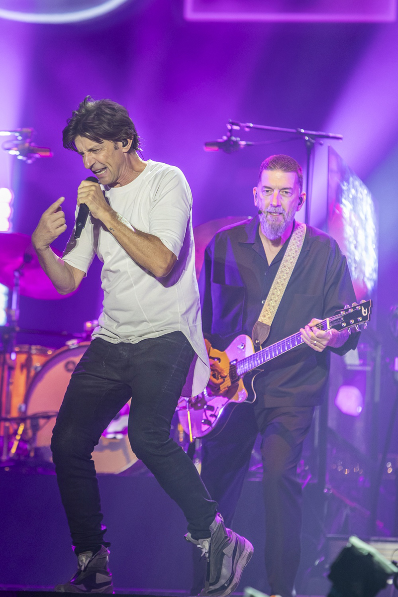 Clouseau @ Lokerse Feesten, picture 15, photographed by Edwin Houdevelt - FrontView Magazine