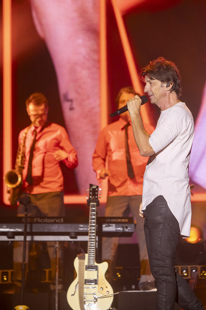 Clouseau @ Lokerse Feesten, picture 17, photographed by Edwin Houdevelt - FrontView Magazine