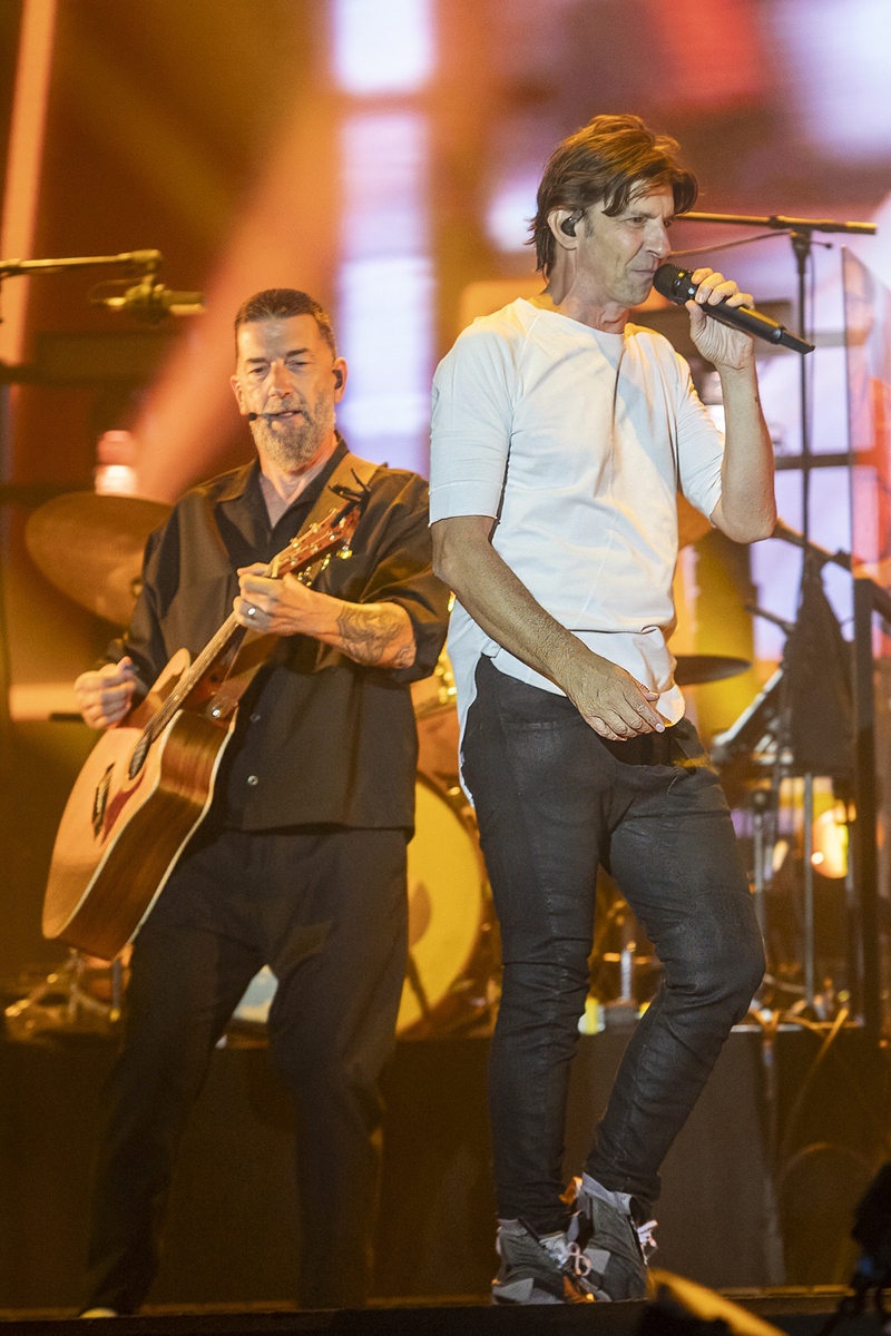 Clouseau @ Lokerse Feesten, picture 21, photographed by Edwin Houdevelt - FrontView Magazine