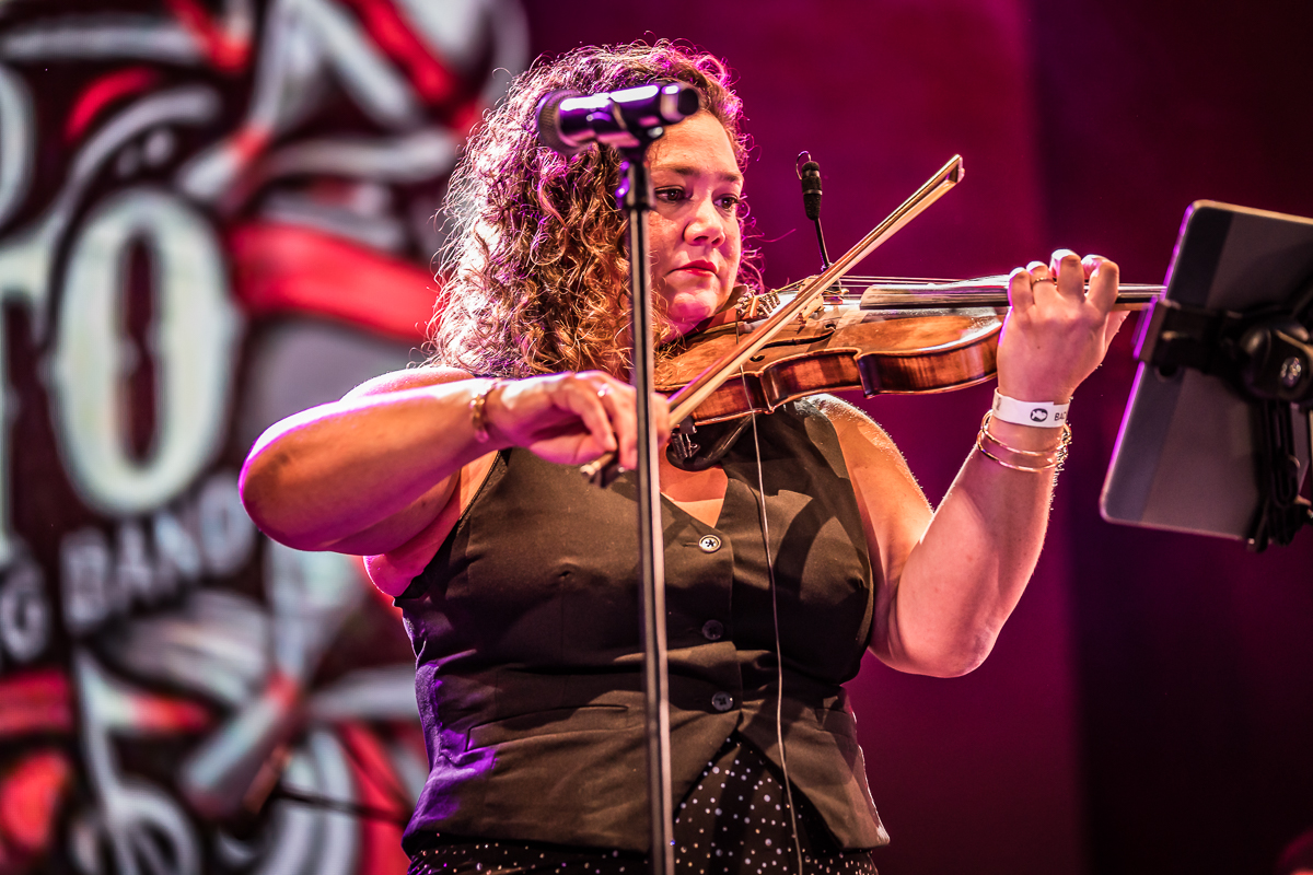 Con Mucho Gusto @ Fonnefeesten 2025, foto 14, foto's door Danny Wagemans - FrontView Magazine
