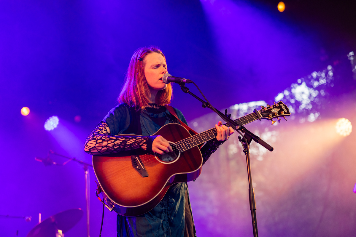 Cassandra Jenkins @ OLT, picture 1, photographed by Bruno Holvoet - FrontView Magazine